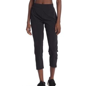 Z by Zella • Expression Zip Pocket Ankle Crop Pant